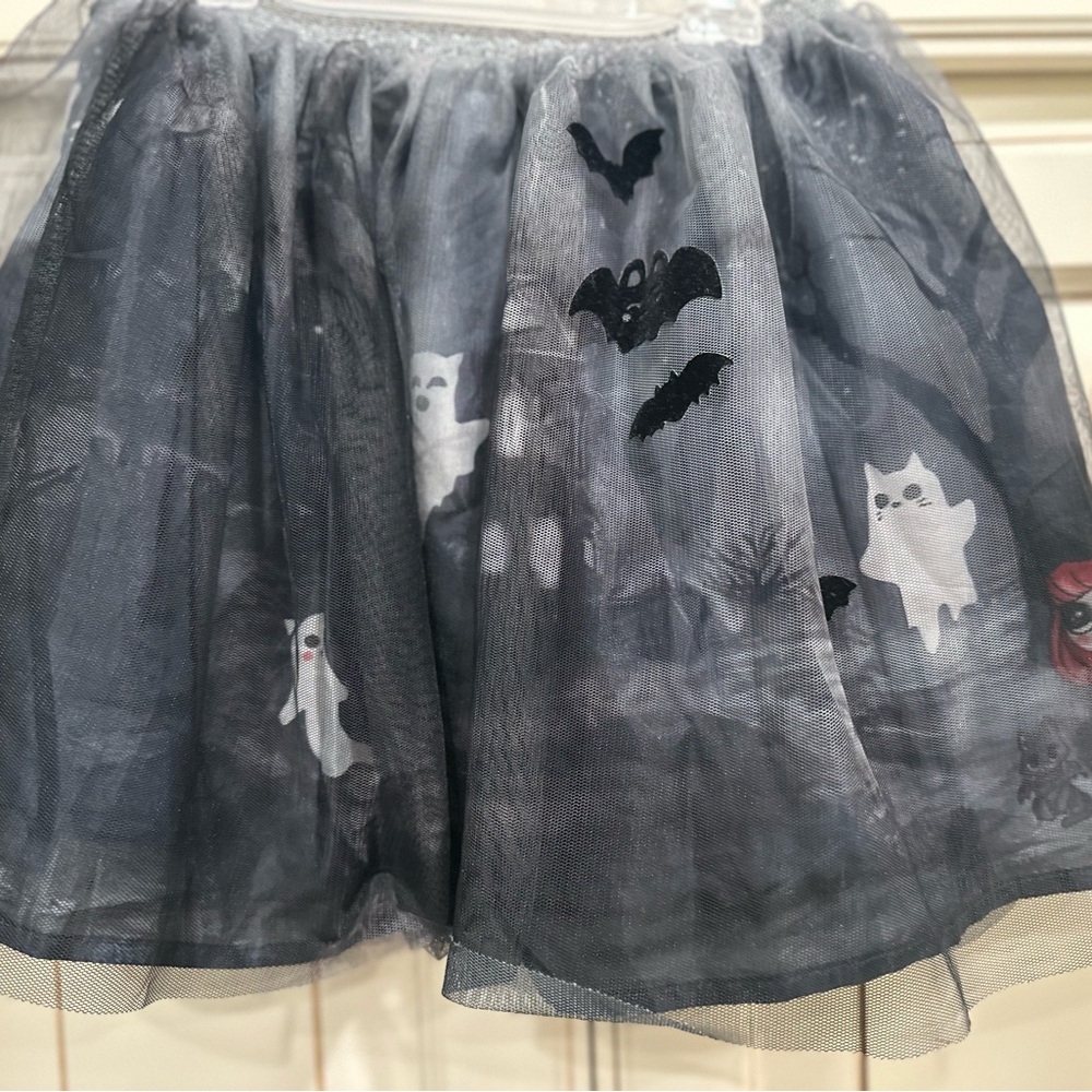 H&M girls Halloween skirt, size 4-6 years. Excellent used condition